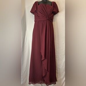 Elegant Burgundy formal Women's dress size 14 ￼